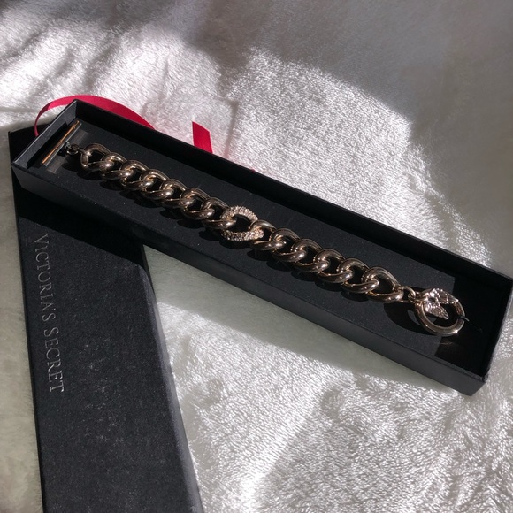 🔥Victoria’s Secret toggle bracelet🔥 One Day Only - Picture 3 of 4